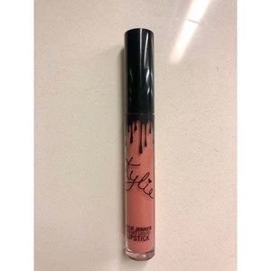 Kylie Cosmetics Velvet Liquid Lipstick - Charm